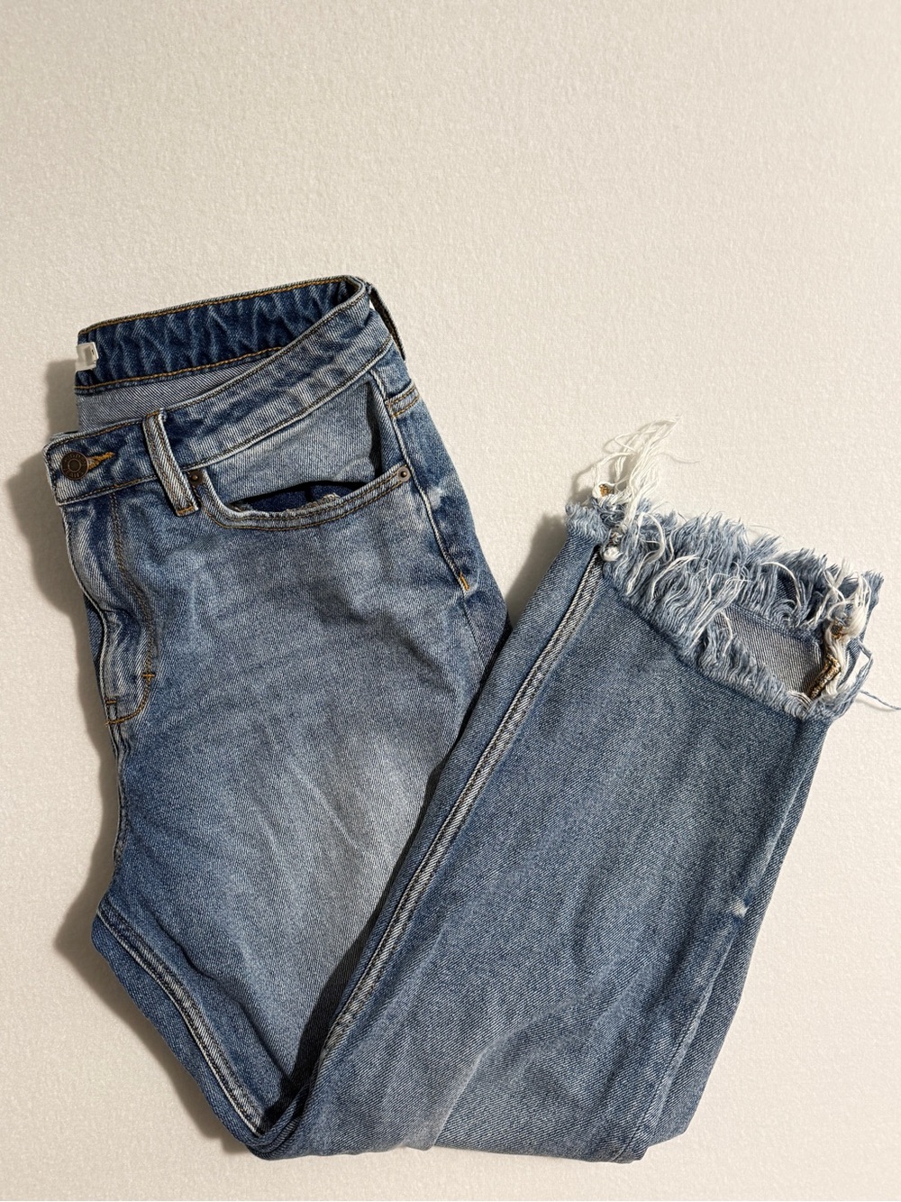 Hidden Jeans Size 31 Straight Leg Frayed Ankle